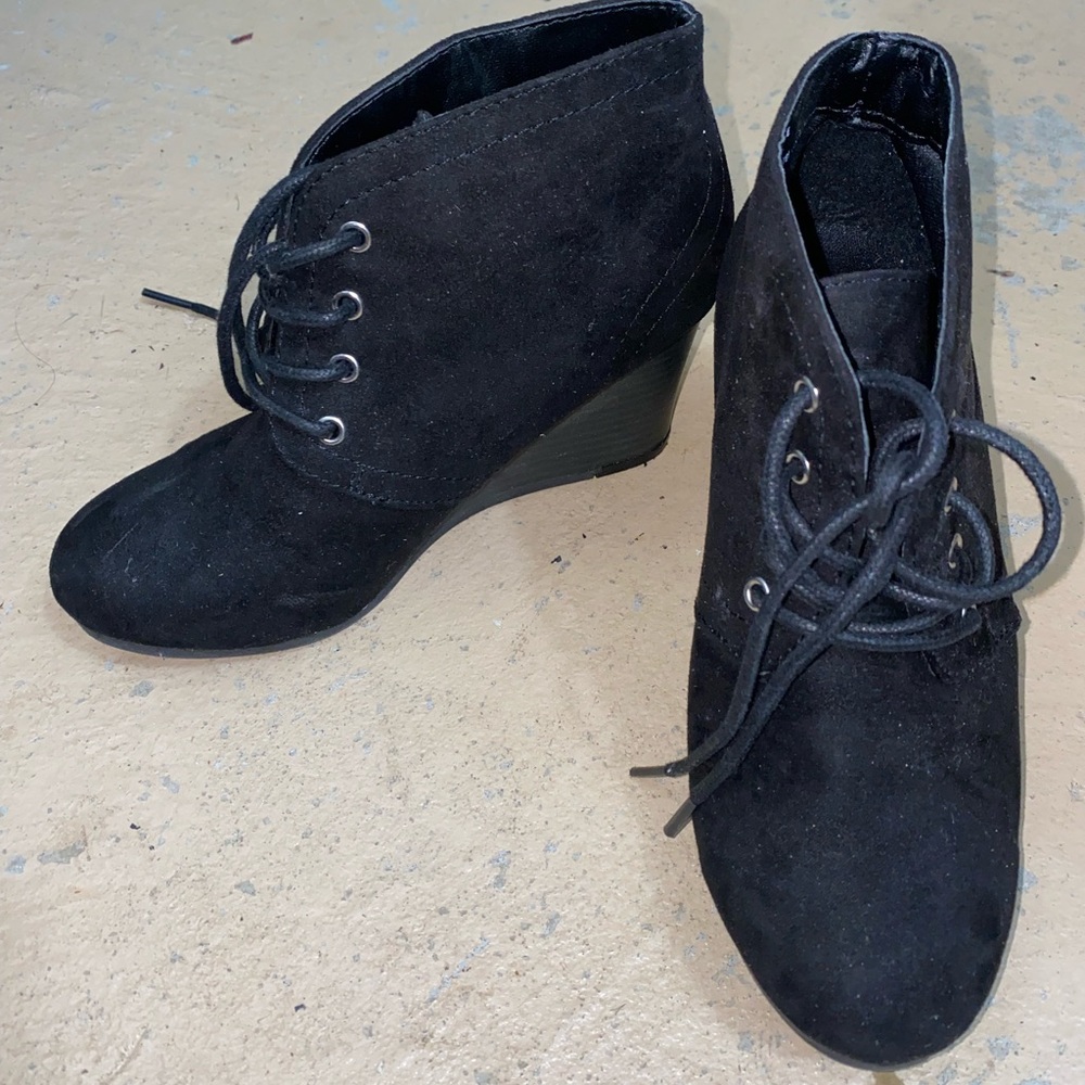 Size 5 Arizona Jean Brand Booties Like New